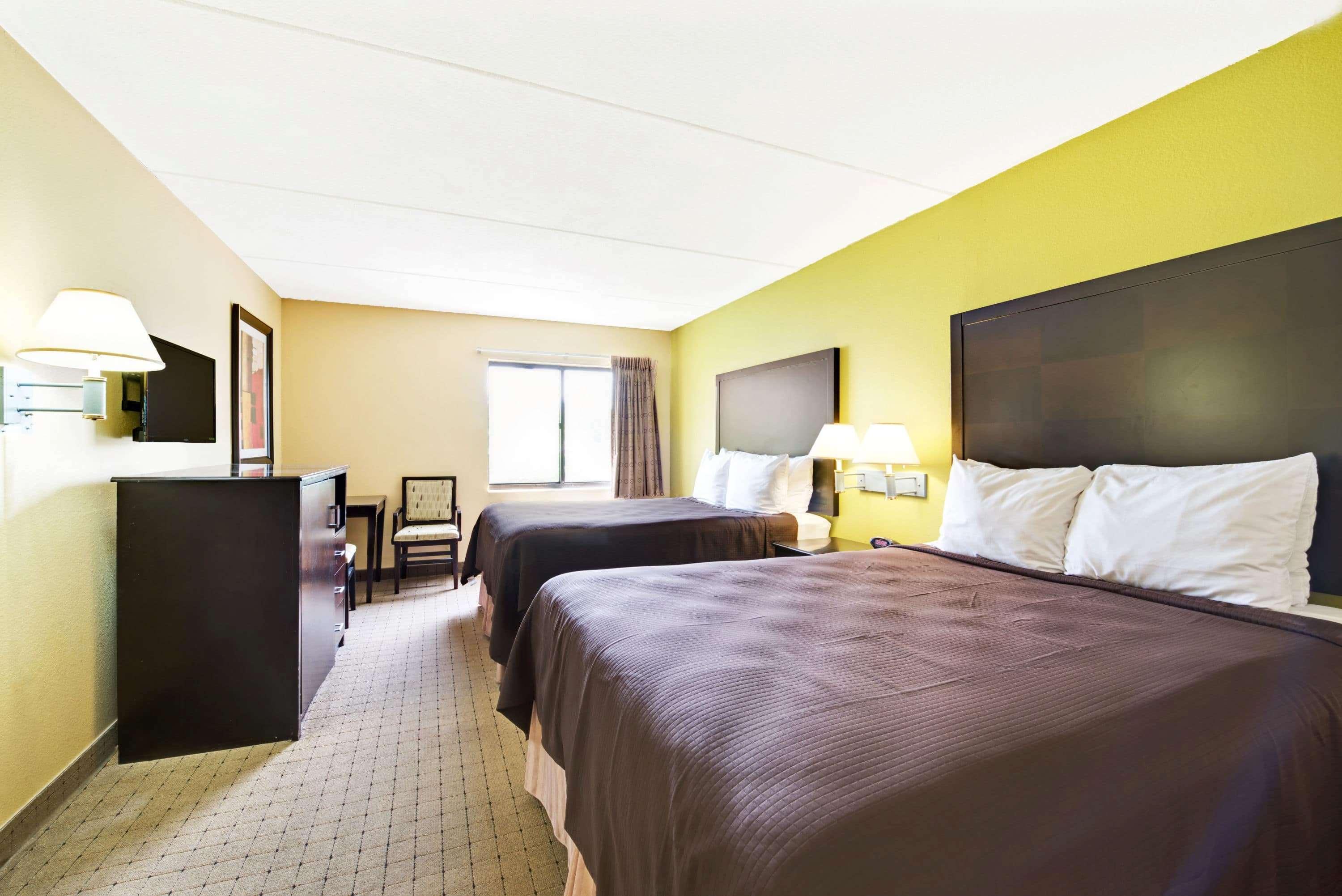 Days Inn & Suites By Wyndham ДеСото Екстериор снимка