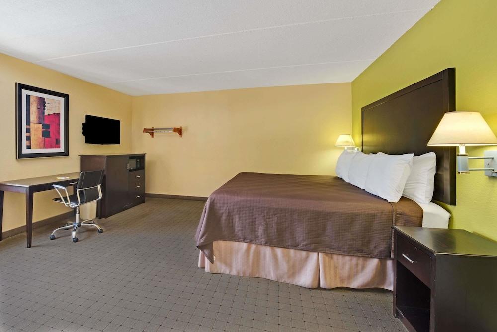 Days Inn & Suites By Wyndham ДеСото Екстериор снимка