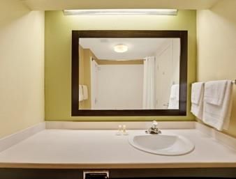 Days Inn & Suites By Wyndham ДеСото Стая снимка