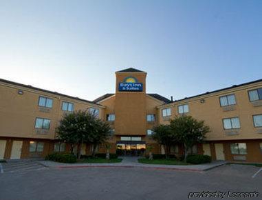 Days Inn & Suites By Wyndham ДеСото Екстериор снимка