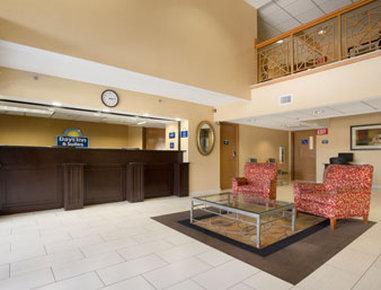 Days Inn & Suites By Wyndham ДеСото Екстериор снимка
