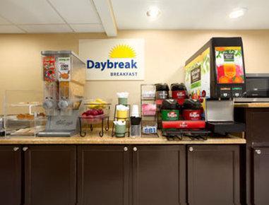 Days Inn & Suites By Wyndham ДеСото Екстериор снимка