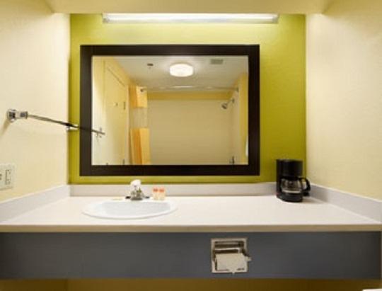 Days Inn & Suites By Wyndham ДеСото Стая снимка